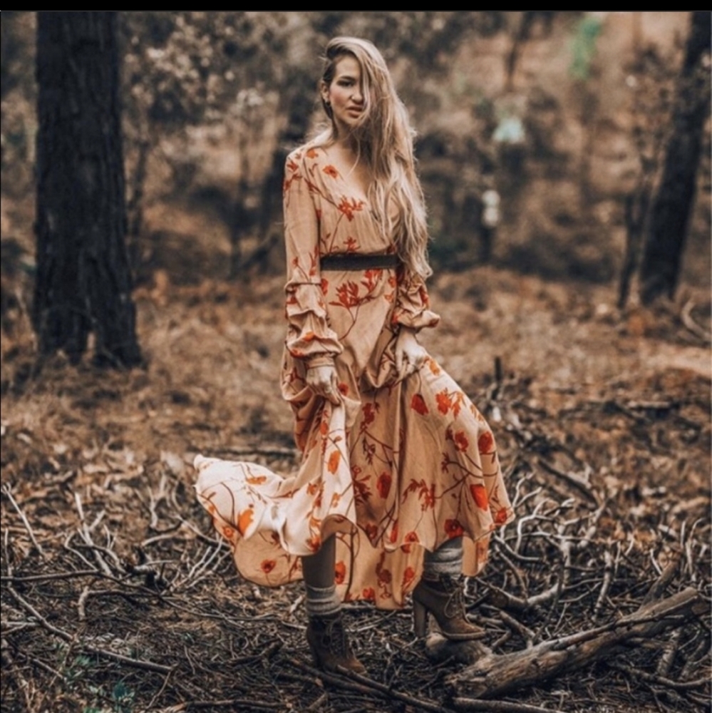 Johanna Ortiz x H&M Tan/Red Bloggers Fave Sold Out